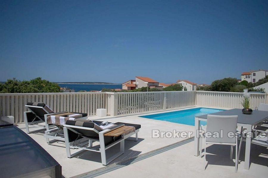 Belle maison avec piscine et vue mer