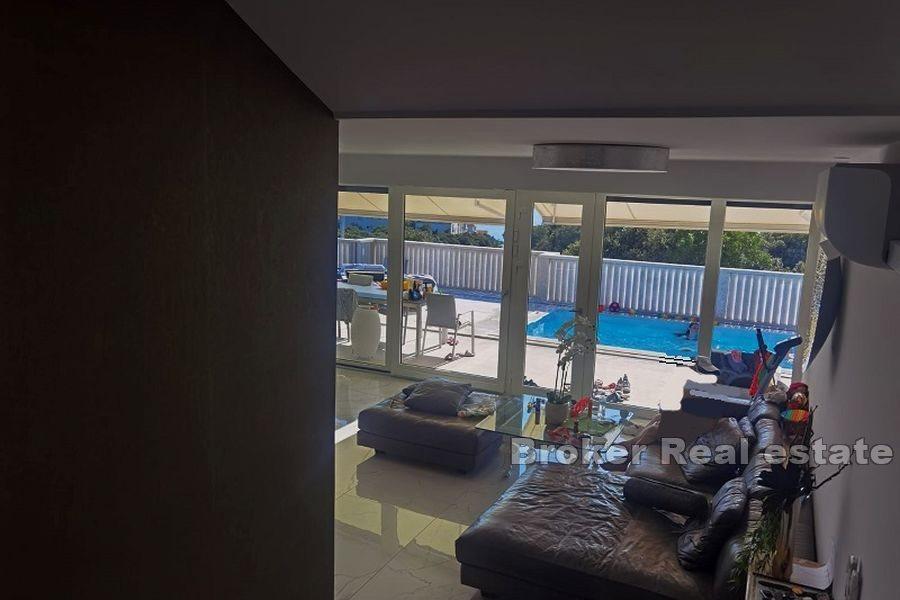 Belle maison avec piscine et vue mer