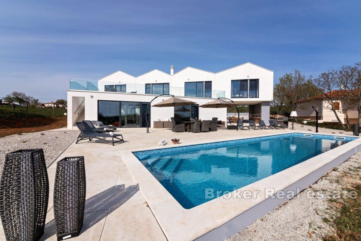 Villa à deux étages à proximité de Poreč