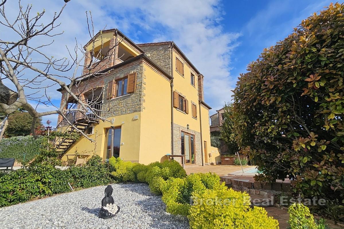 Villa mit Pool und Meerblick