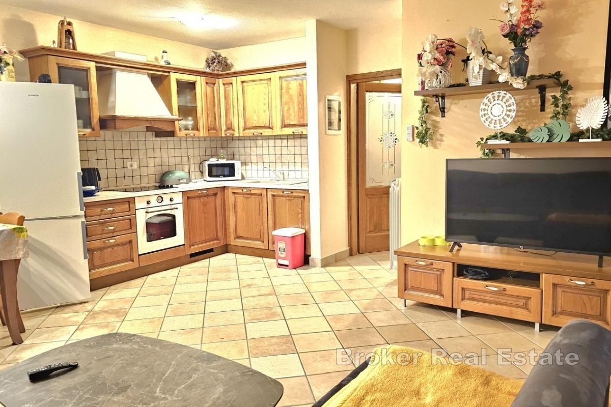 Casa in pietra con piscina e due unità abitative