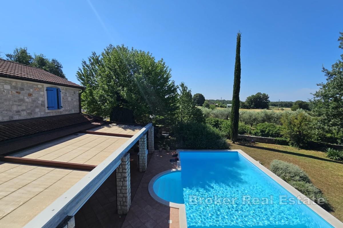 Villa con piscina e ampio giardino