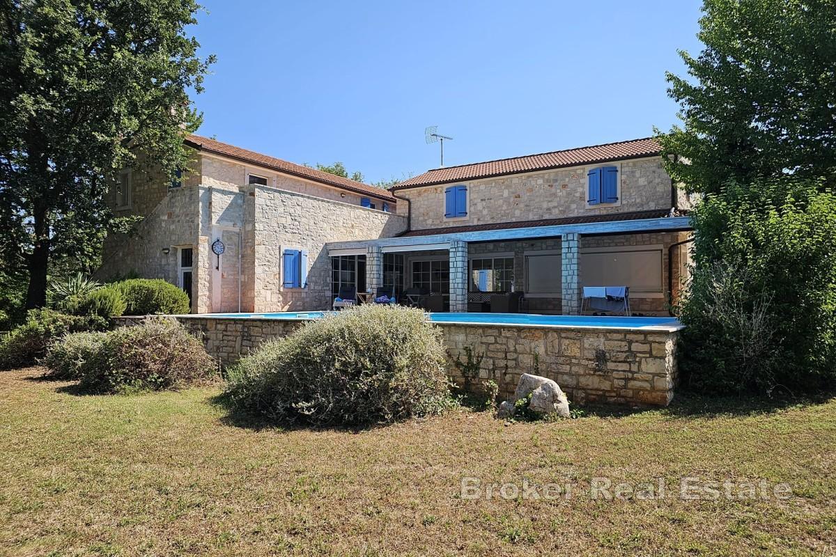 Villa con piscina e ampio giardino