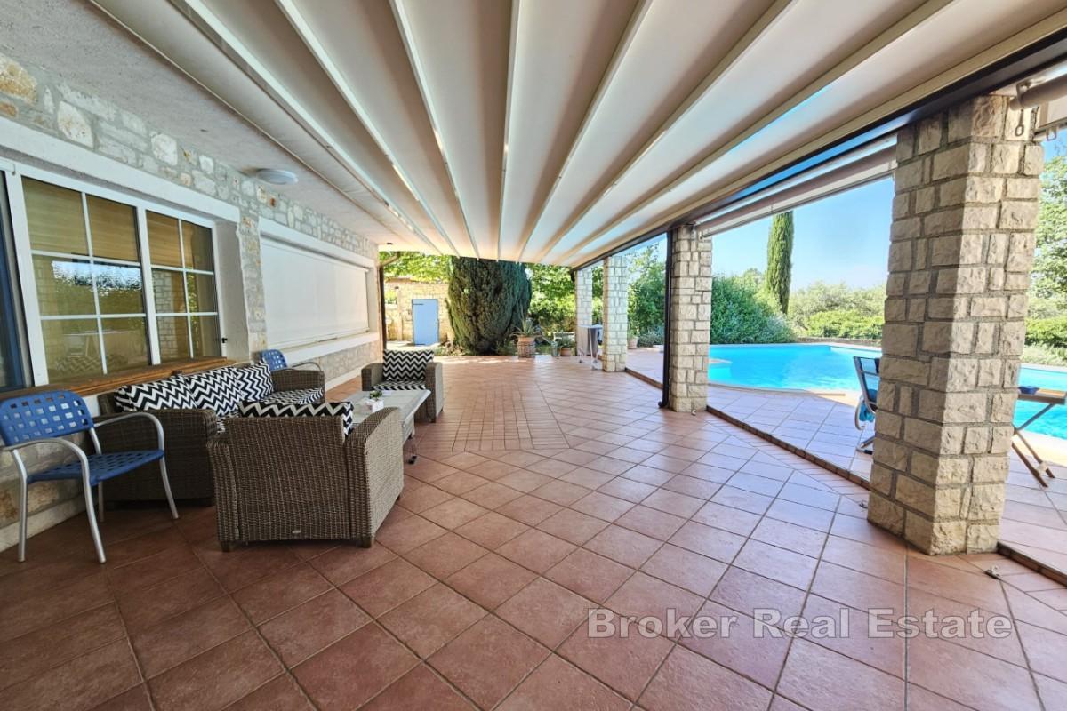 Villa con piscina e ampio giardino