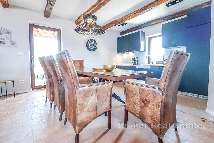 Casa con piscina in posizione tranquilla