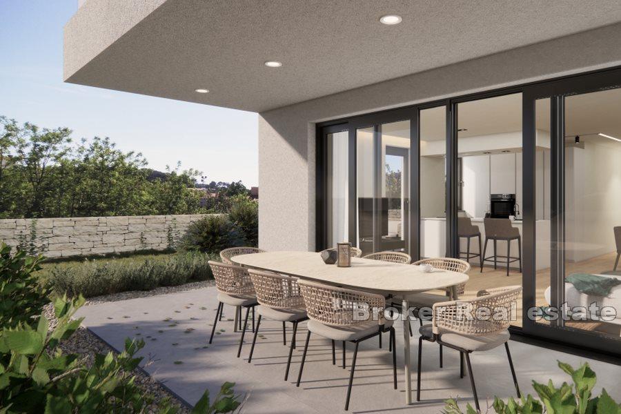 Moderne Wohnung mit Garten