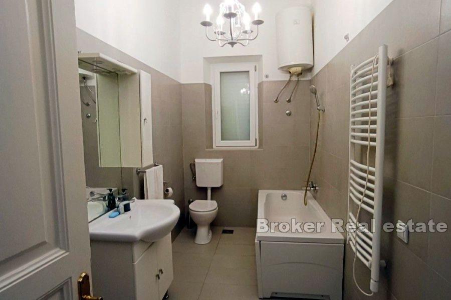 Przestronny apartament z ogródkiem