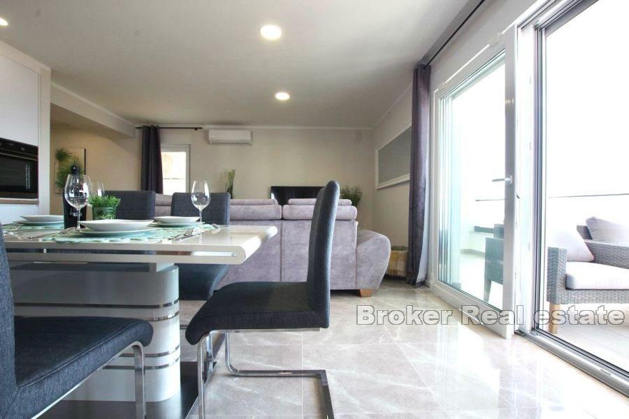 Modern lägenhet med 3 sovrum och havsutsikt