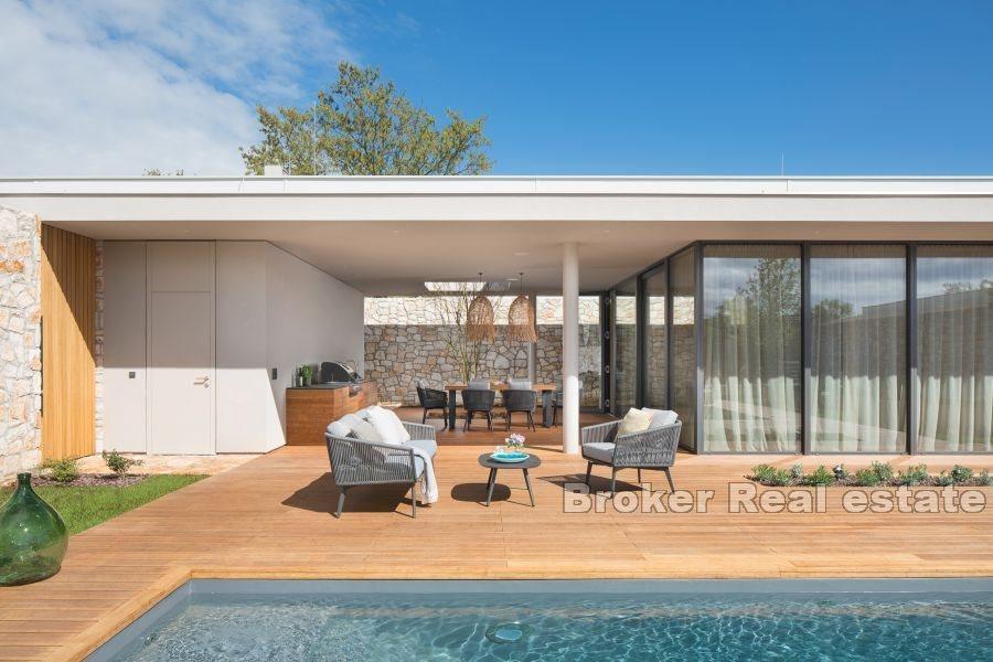 Neu gebaute Villa mit Swimmingpool