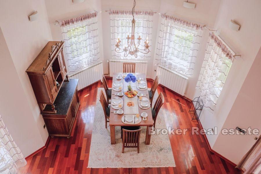 Attraktive Villa mit Pool