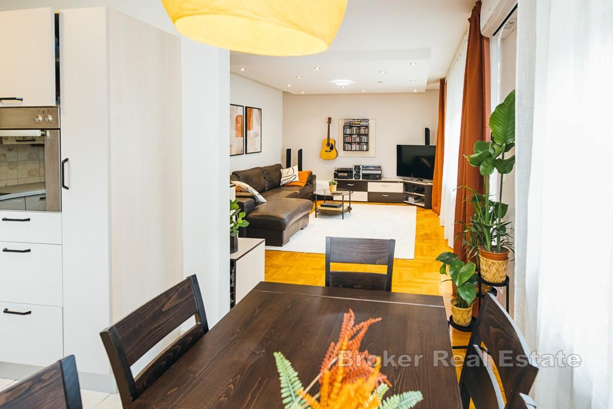 Appartamento con due camere da letto, balcone e garage