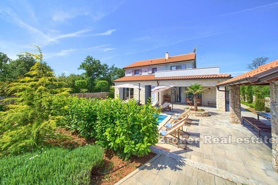 Villa con ampio cortile