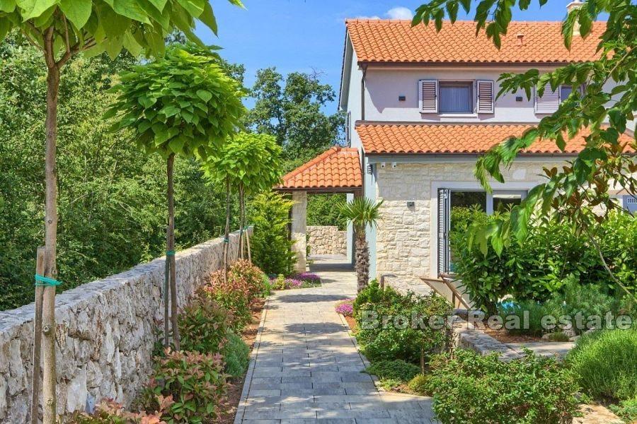 Villa con ampio cortile