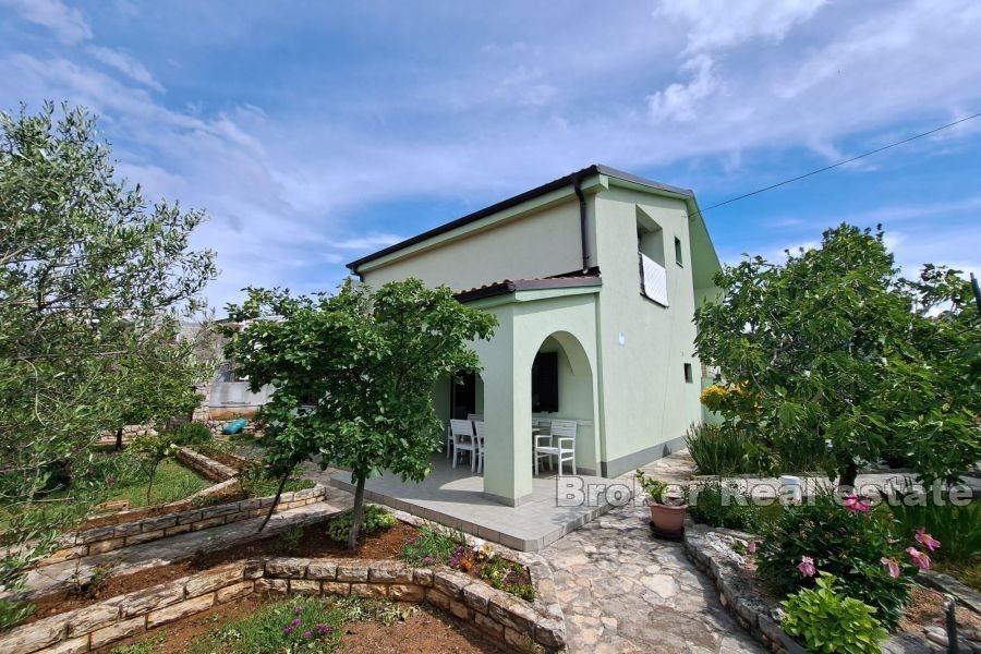 Casa indipendente con giardino paesaggistico