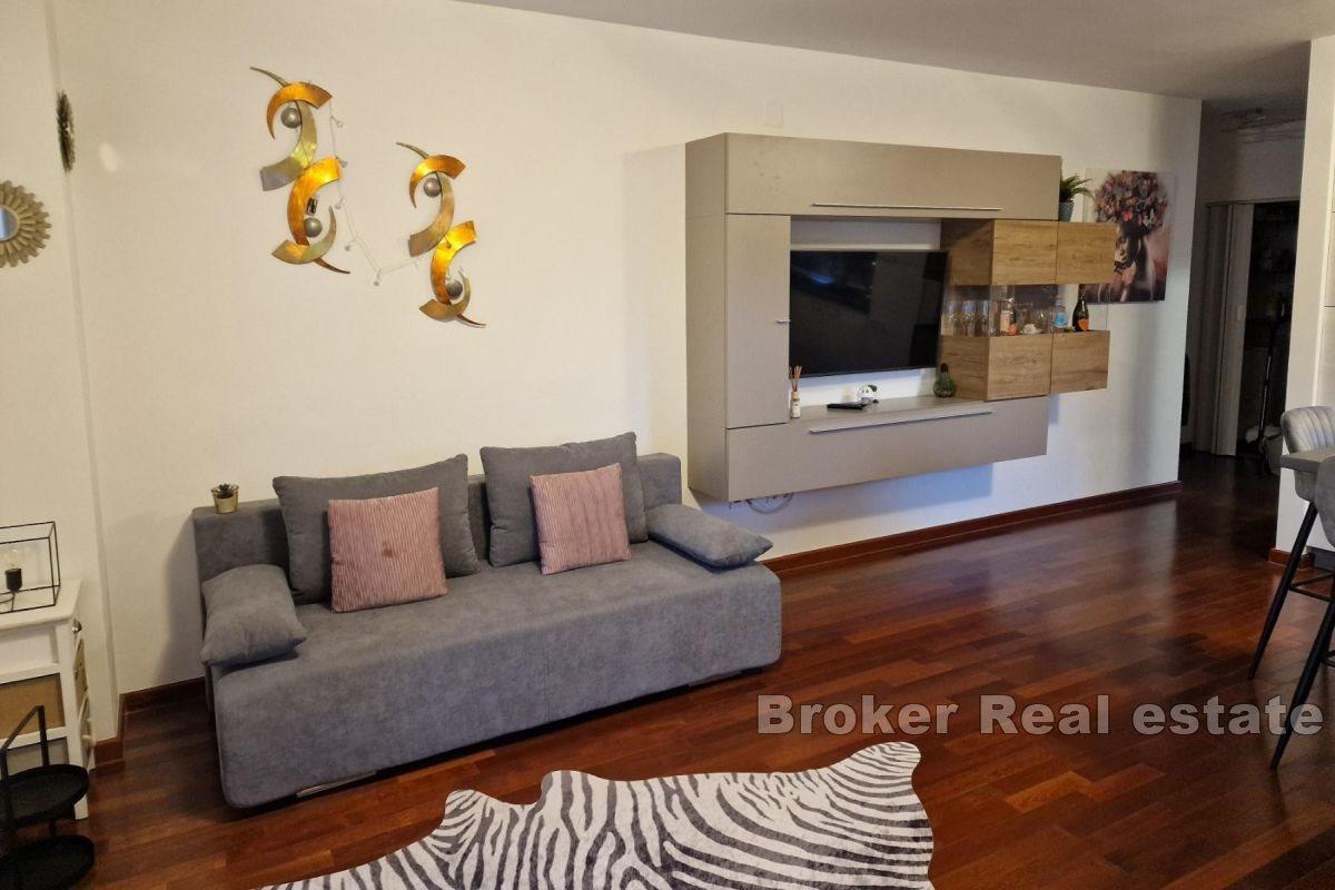 Wohnung im Erdgeschoss mit Swimmingpool