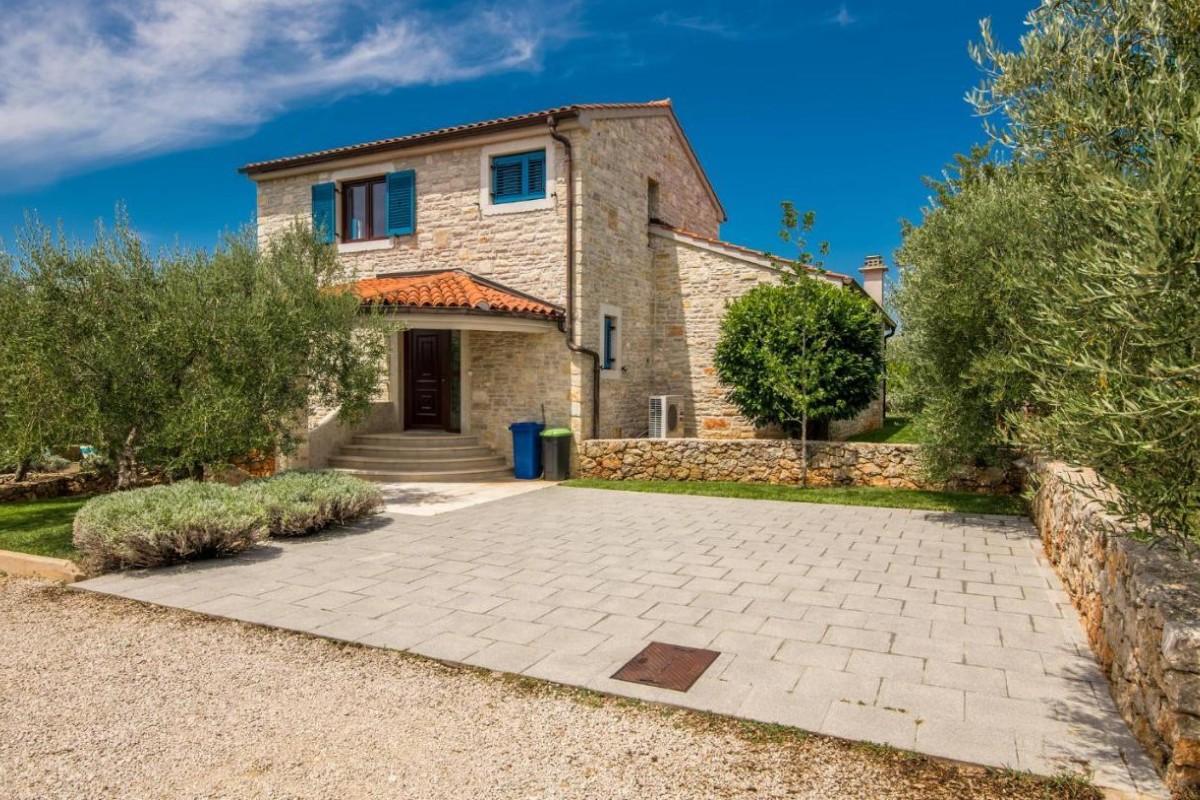 Villa mit Pool und Meerblick