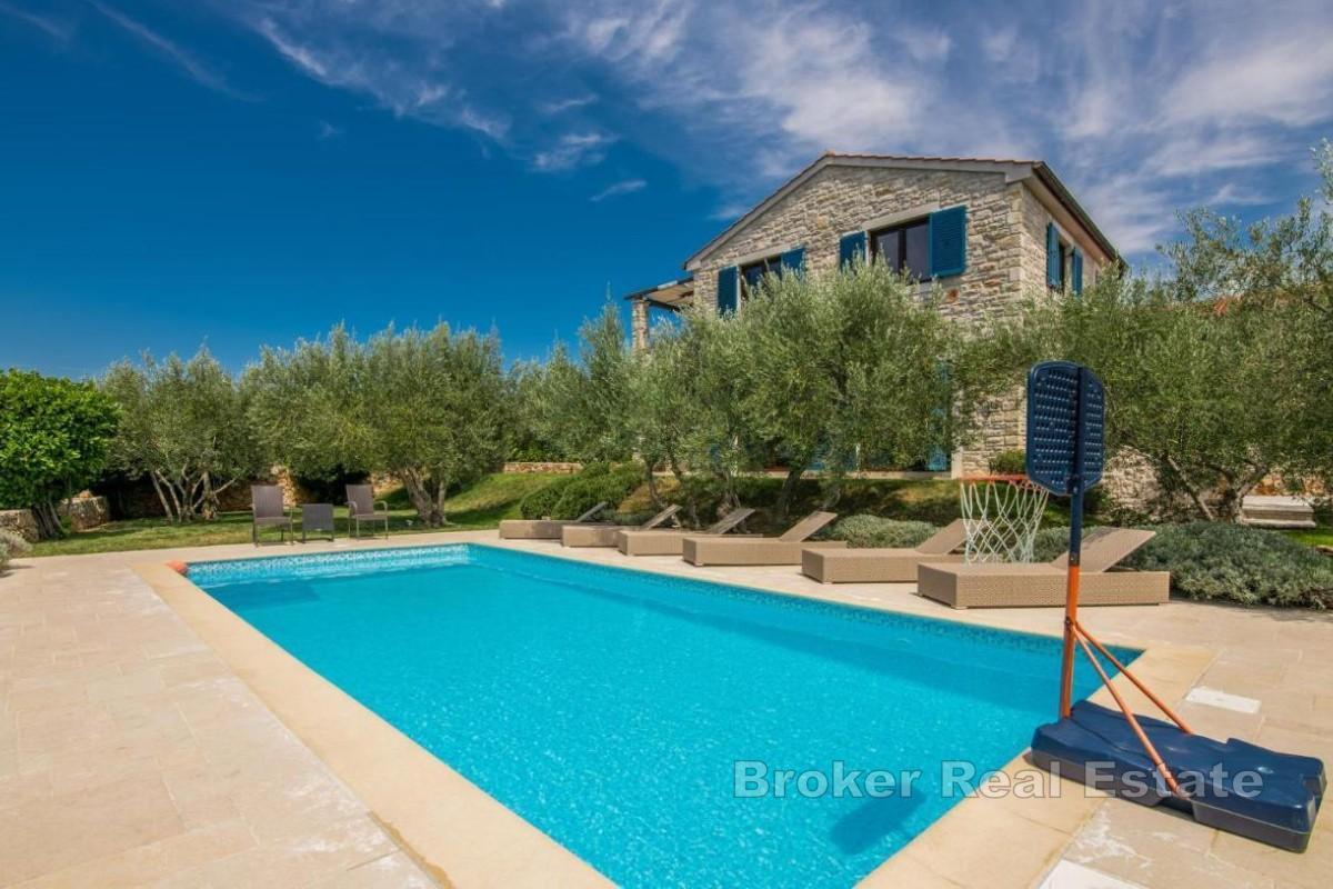 Villa mit Pool und Meerblick