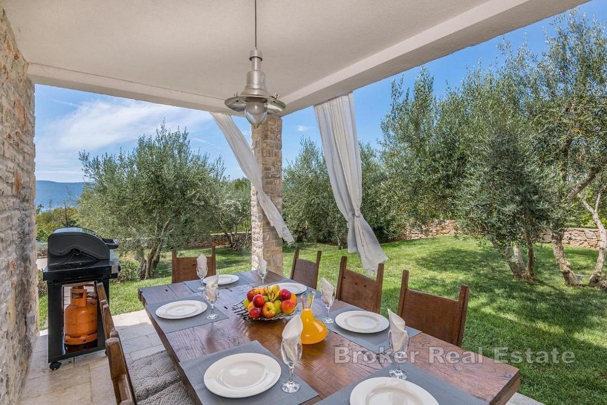 Villa mit Pool und Meerblick