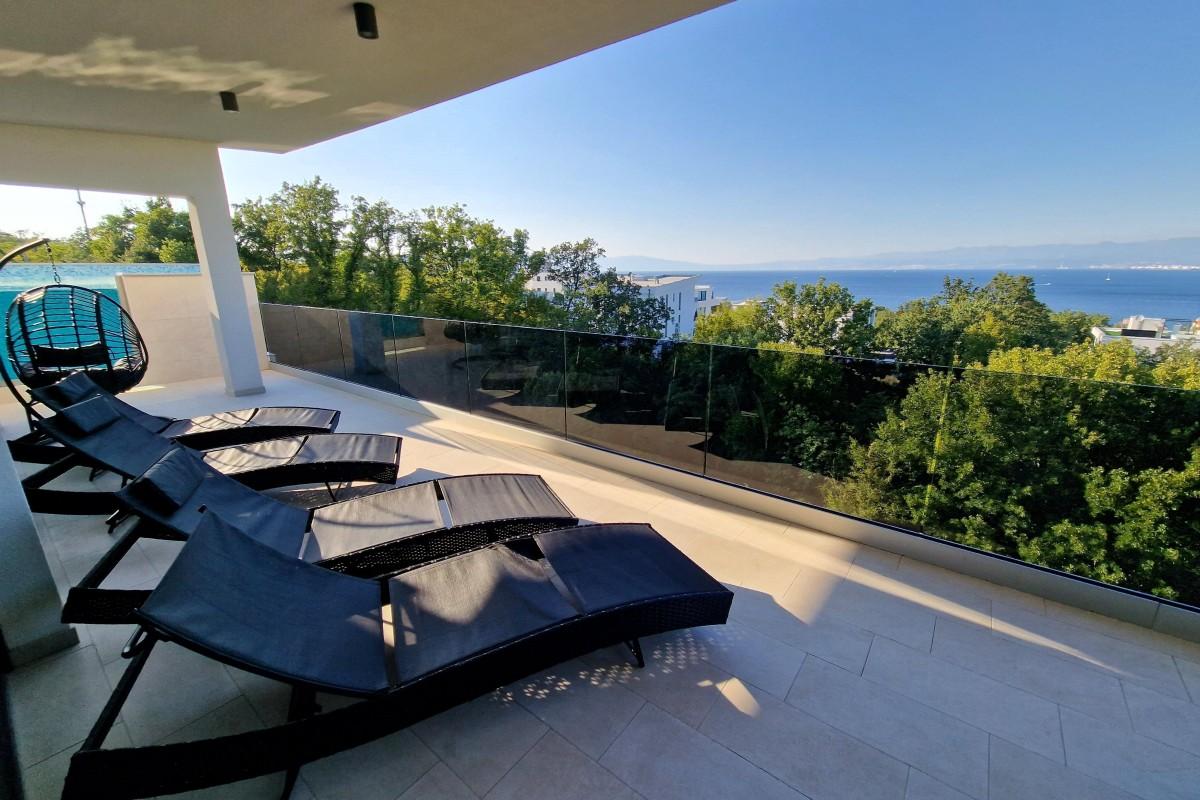 Penthouse mit Pool in Malinska