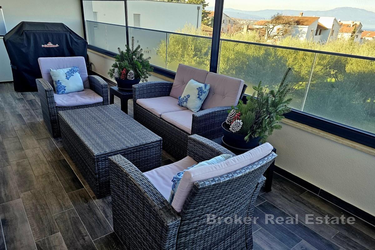 Moderne toroms leilighet med terrasse