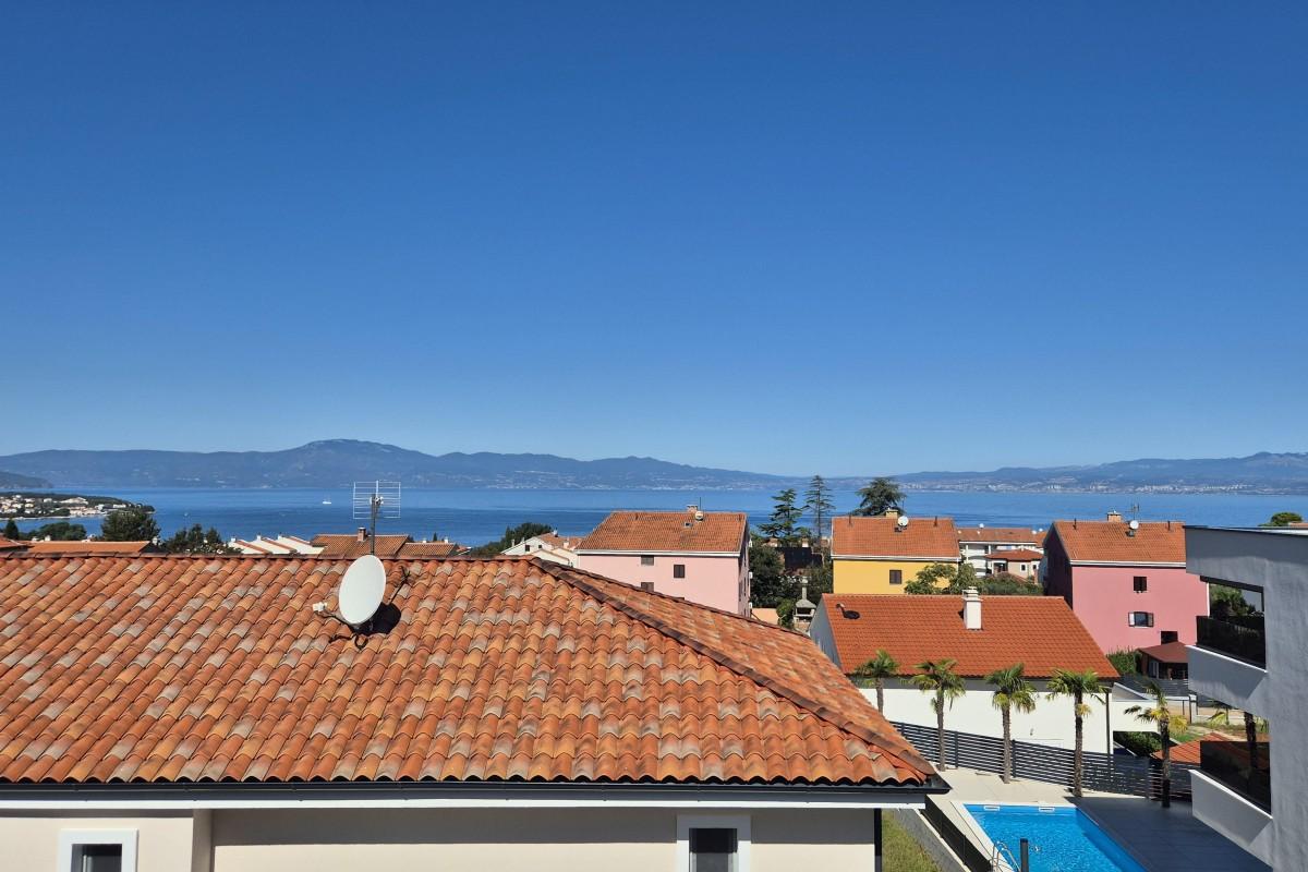 Due appartamenti separati con terrazza e vista mare