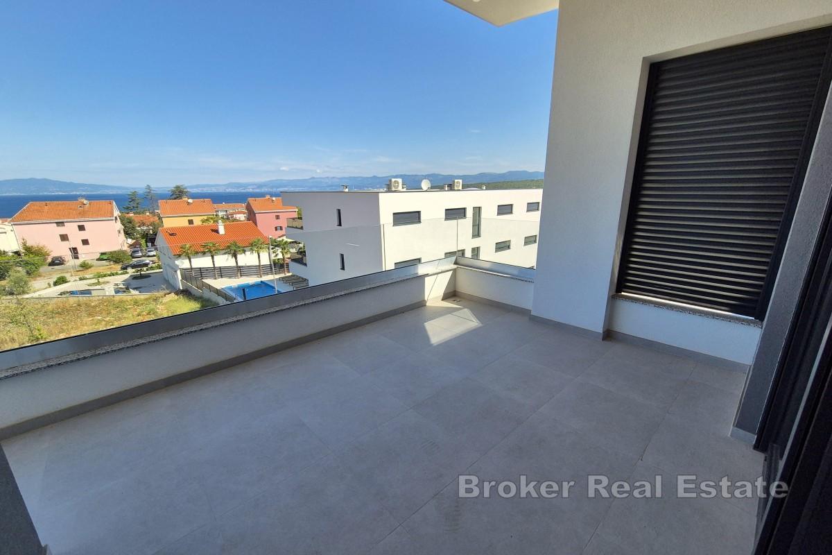 Due appartamenti separati con terrazza e vista mare