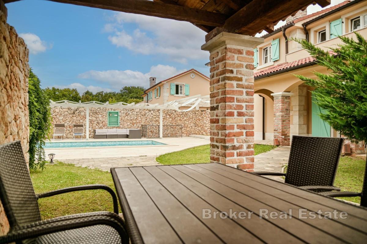 Villa con piscina e ampio giardino