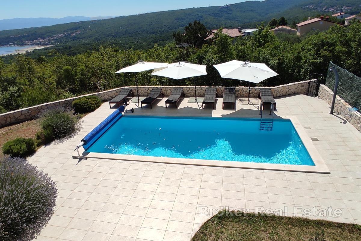Geräumige Villa mit Pool und Garten