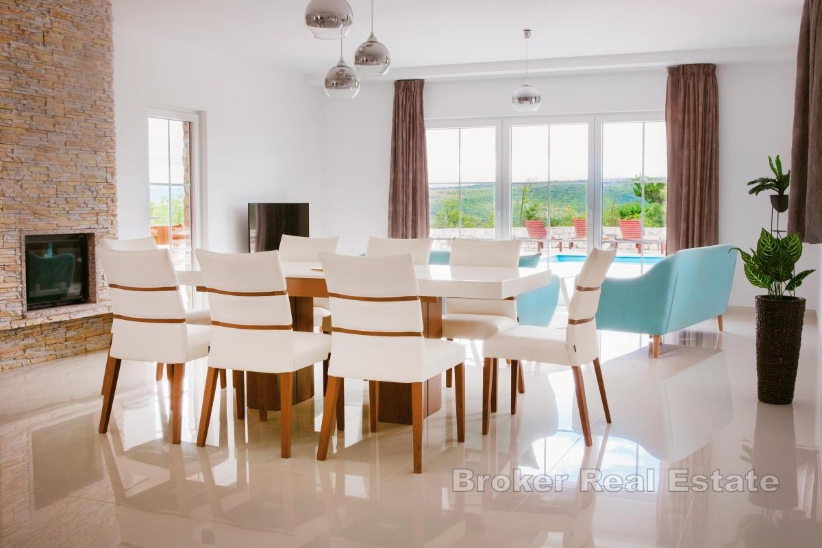 Geräumige Villa mit Pool und Garten