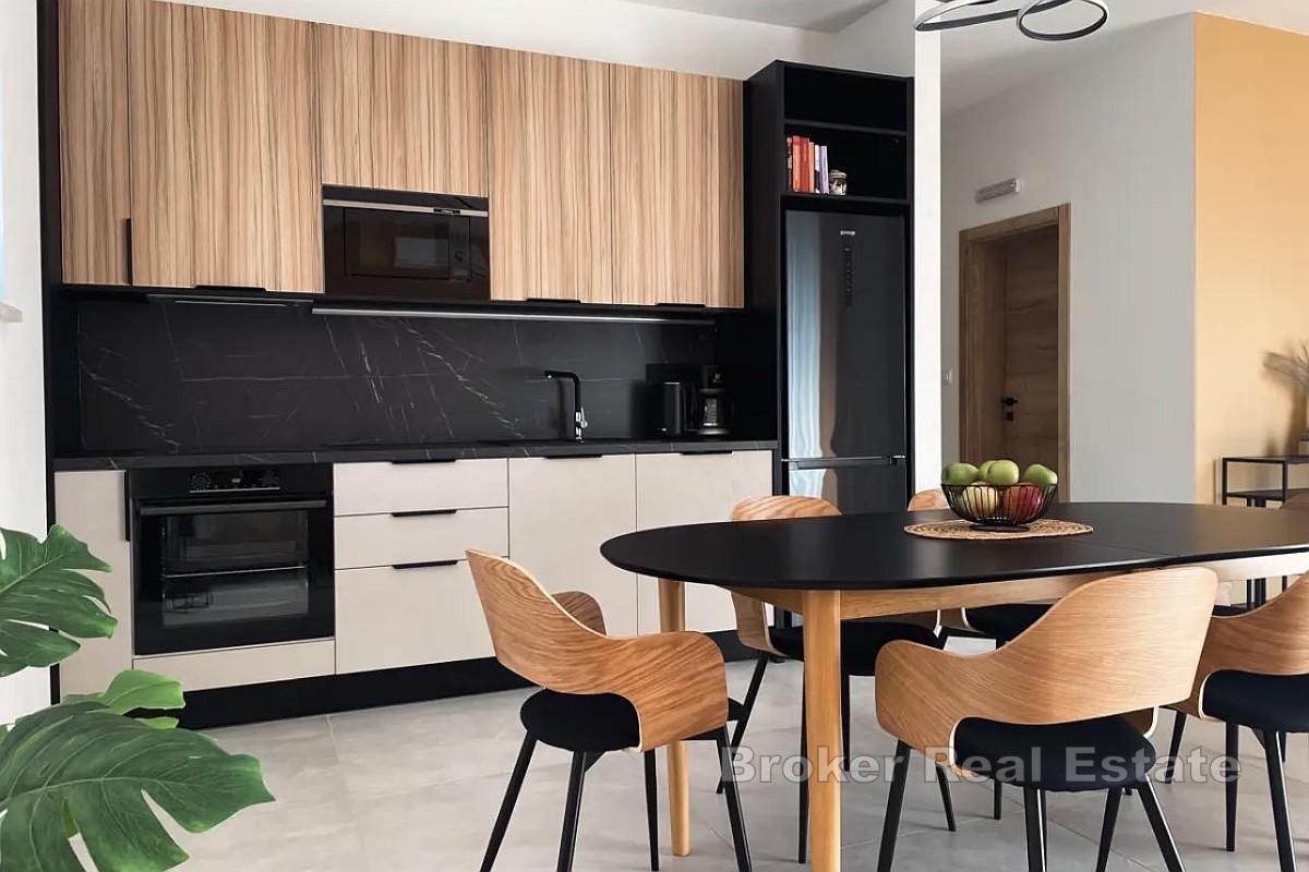 Modernt parhus med pool i Pomer