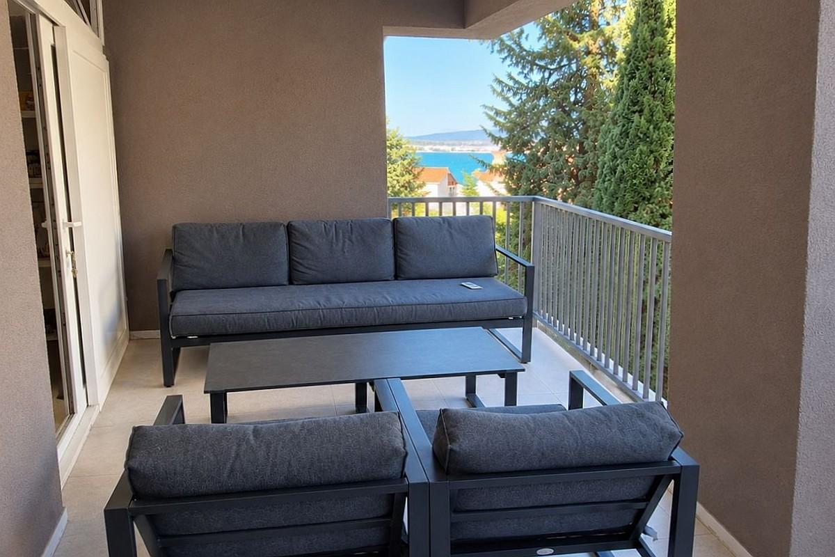 Appartamento con terrazza e vista mare