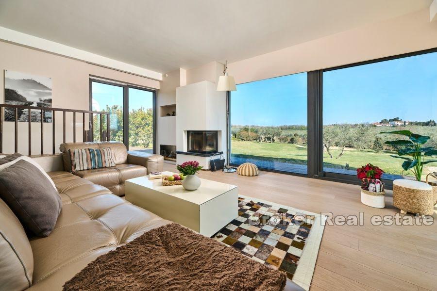 Villa moderna con vista mare