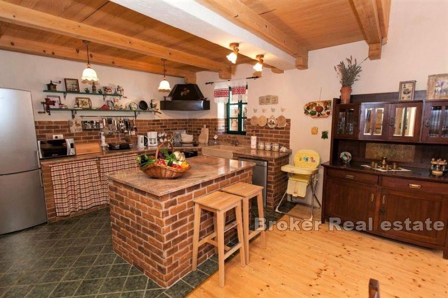 Каменный дом с бассейном