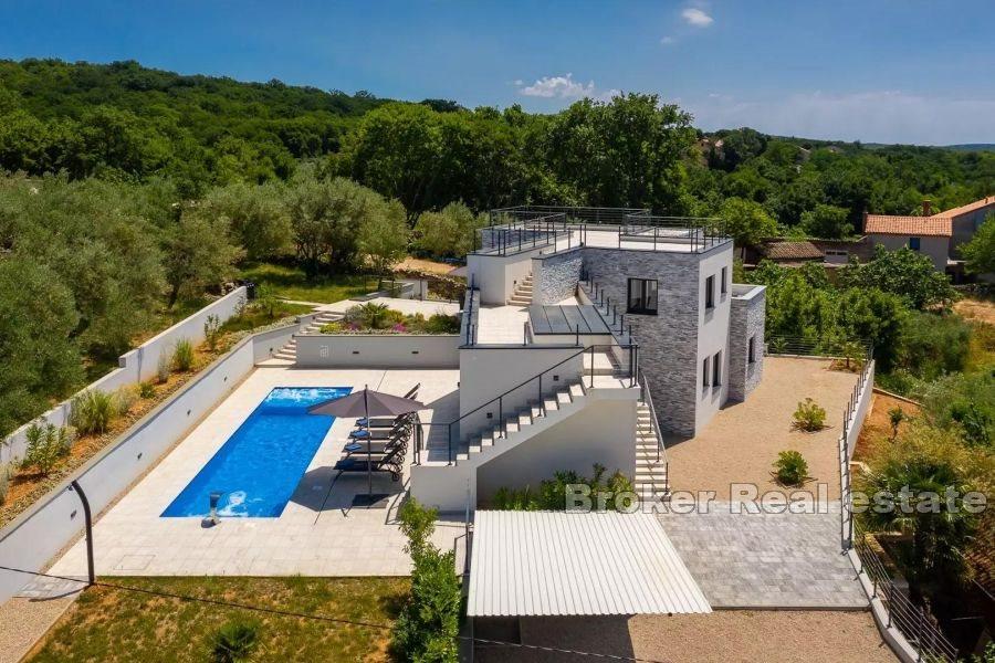 Villa moderna con vista mare e piscina