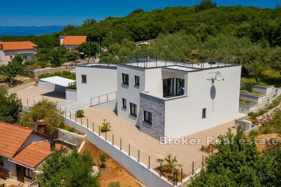 Villa moderna con vista mare e piscina