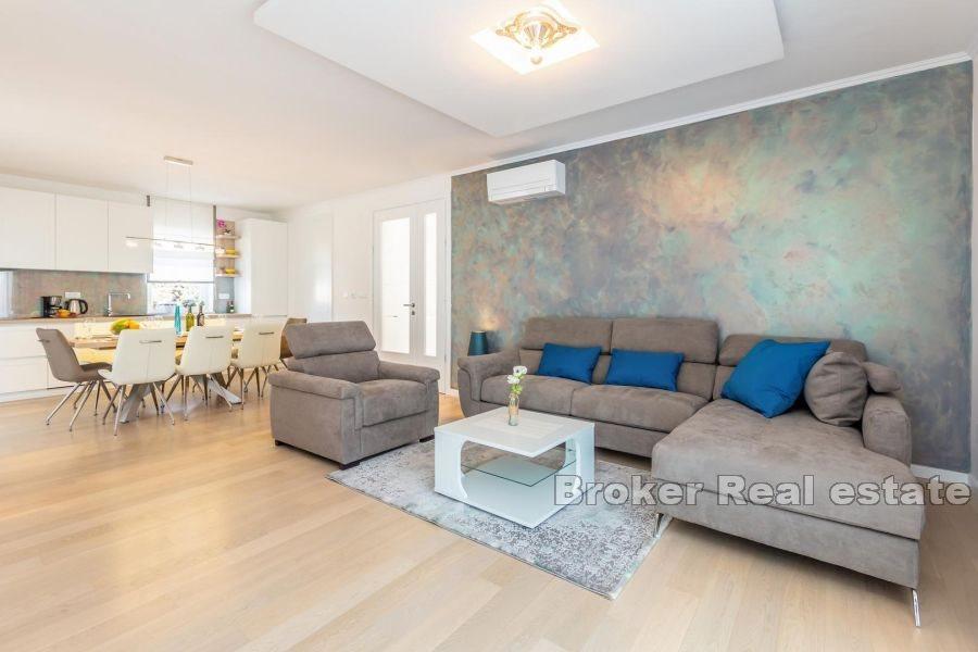 Detached villa with pool