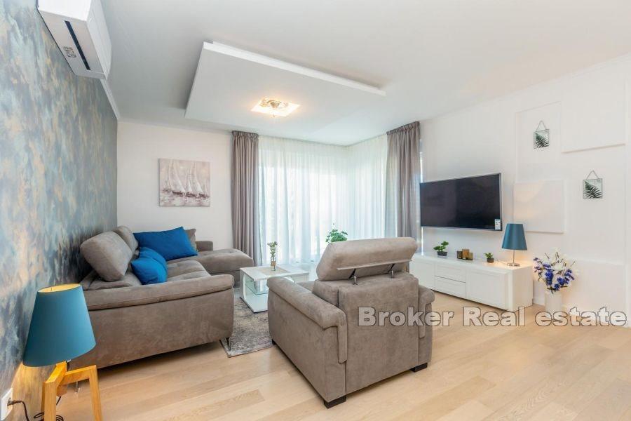 Detached villa with pool
