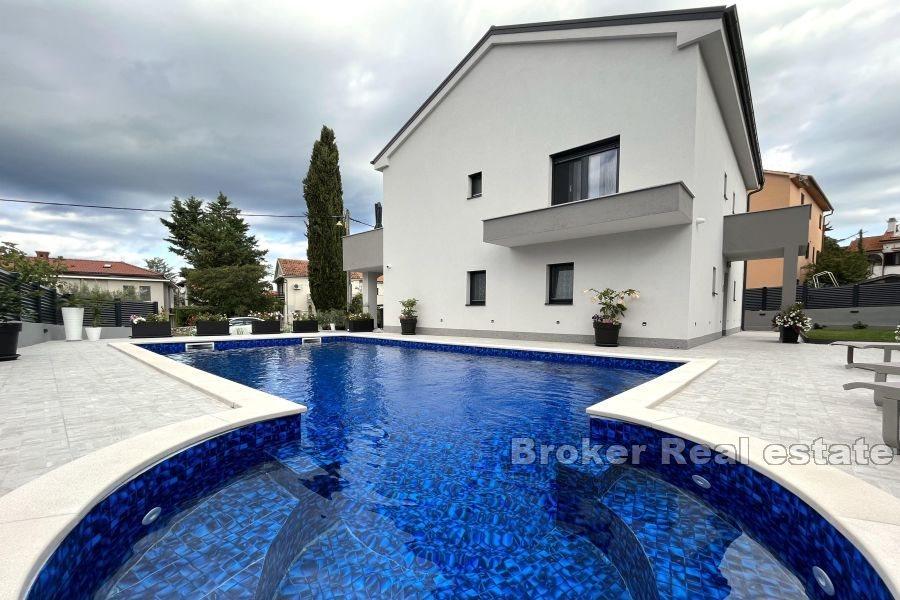 Maison avec piscine et vue mer