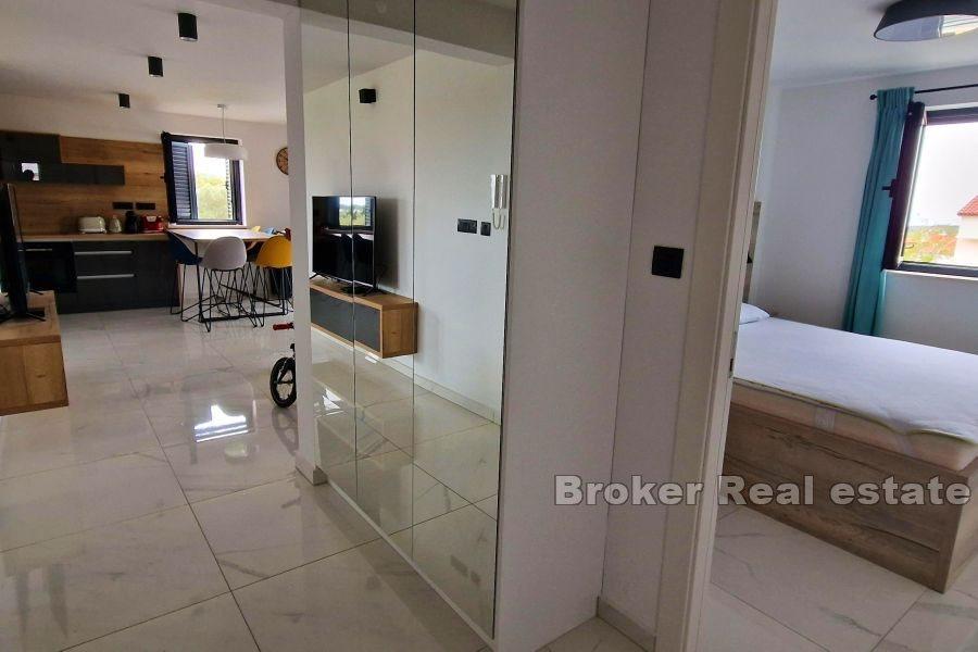 Modernes Apartment mit Meerblick