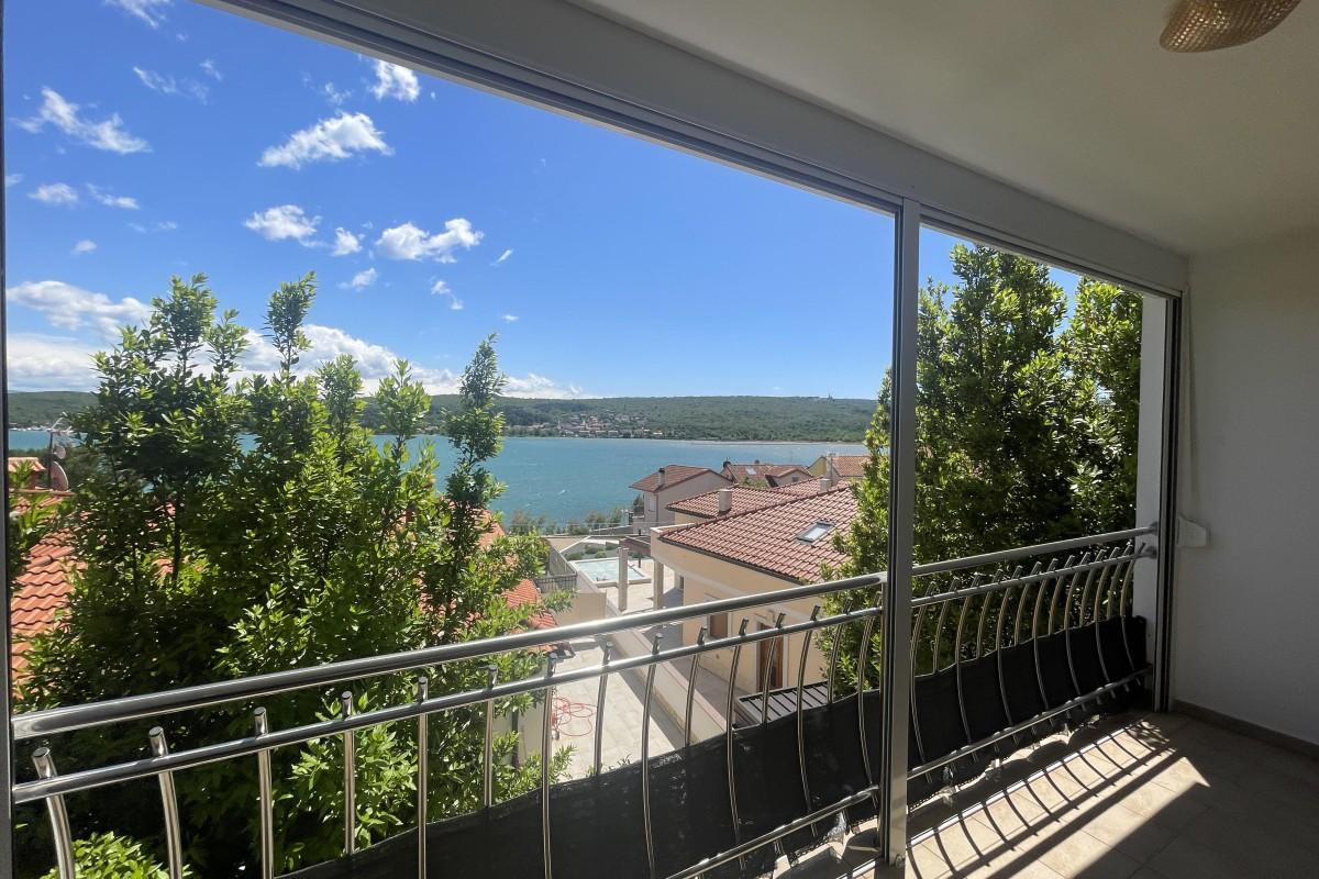 Appartamento duplex con vista mare
