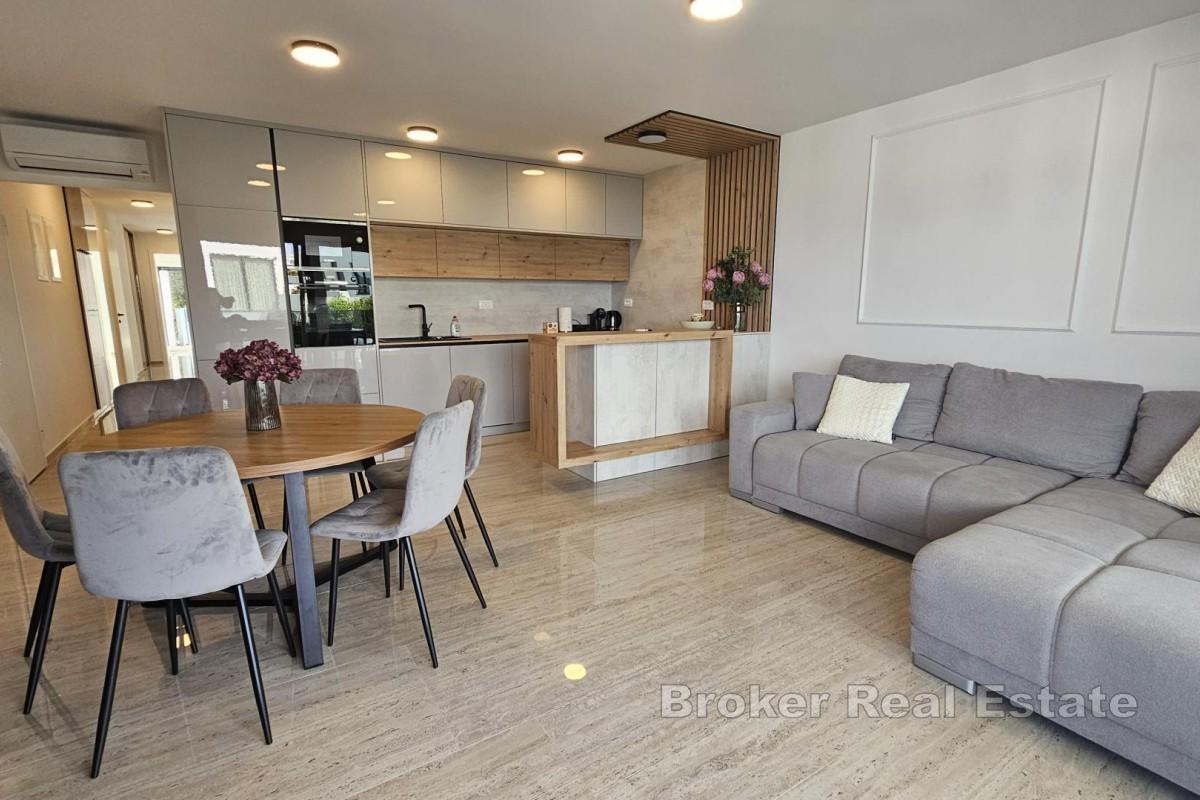 Moderno appartamento con piscina