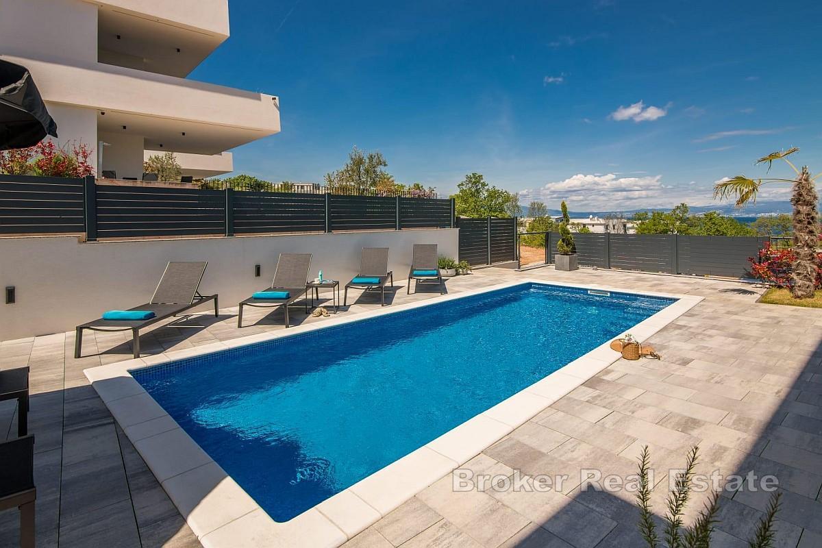 Appartamento di lusso con piscina e giardino