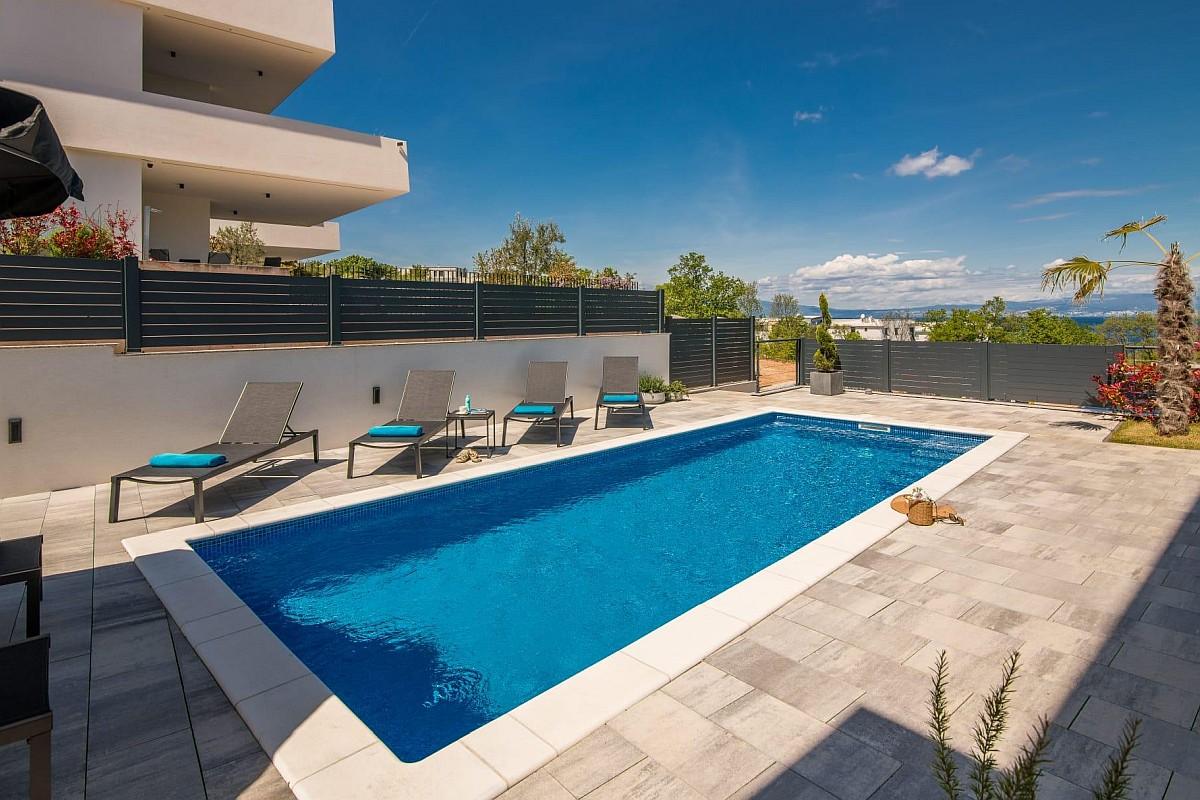 Appartamento di lusso con piscina e giardino