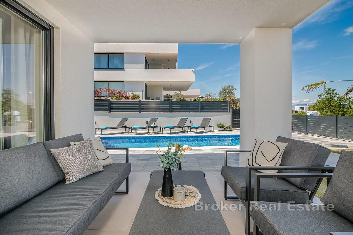 Appartamento di lusso con piscina e giardino