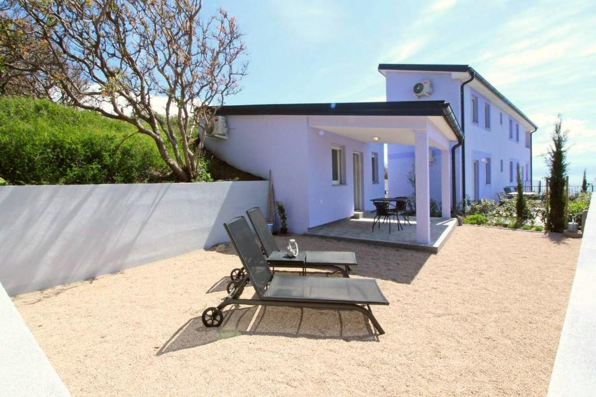 Casa con appartamenti sul mare