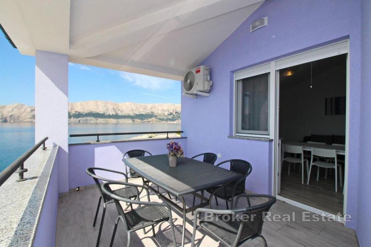 Casa con appartamenti sul mare