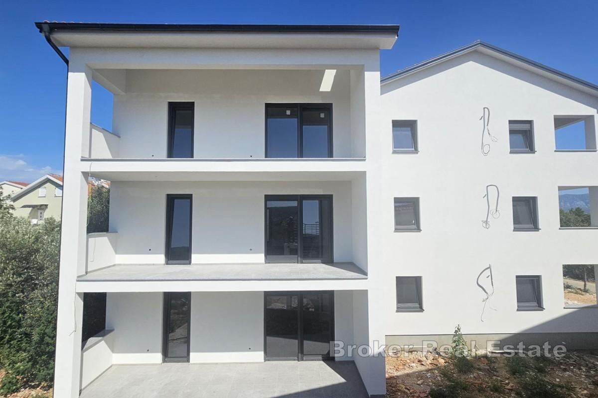 Appartamento con due camere da letto e terrazza in un edificio di nuova costruzione
