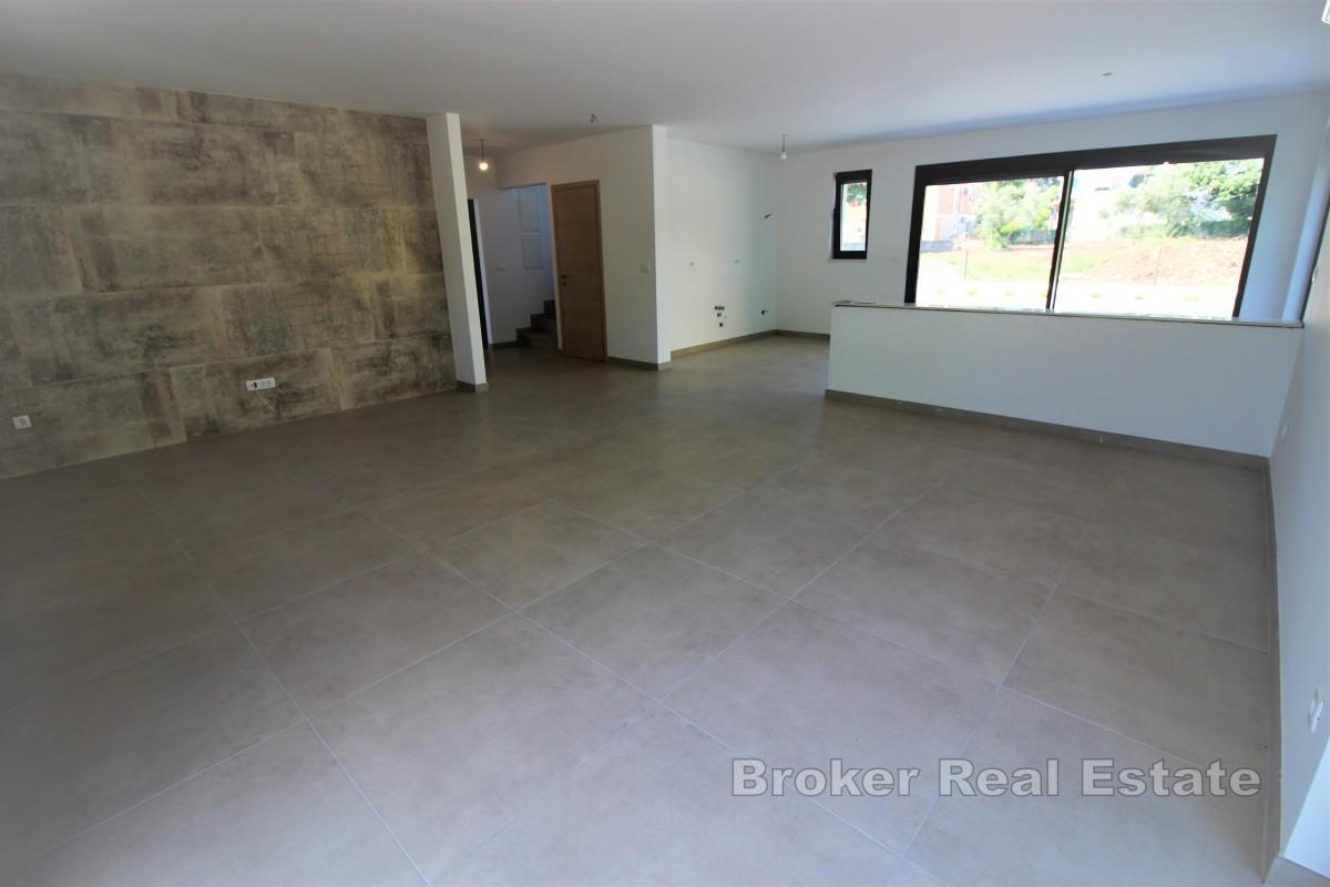 Moderne Maisonette-Wohnung mit Pool
