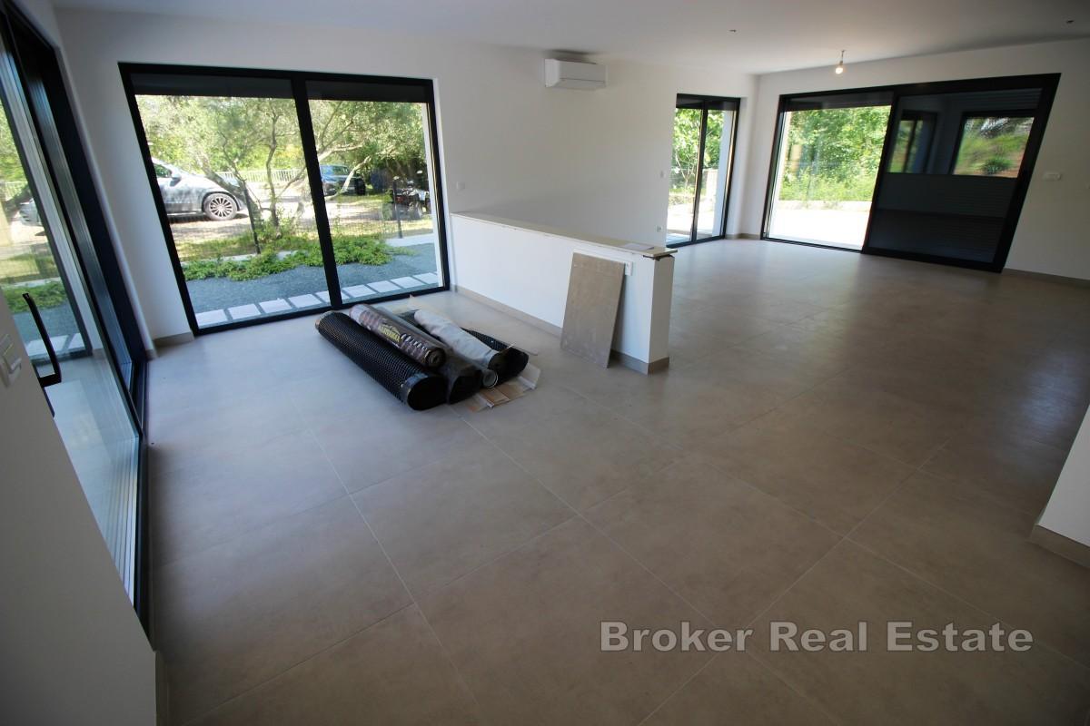 Moderne Maisonette-Wohnung mit Pool
