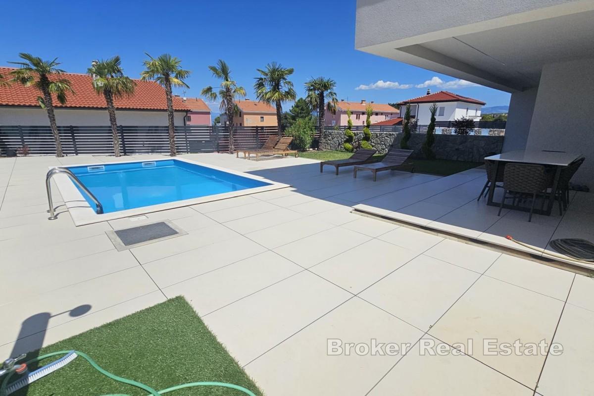 Wohnung mit Pool und Garten